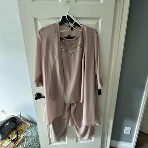Chic Women's Blush Suit for Wedding guest or Mother NWT